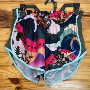 NIKE Women's Icon Clash Tempo Running Shorts Small